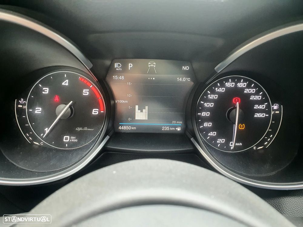 Alfa Romeo Stelvio 2.2 D B-Tech AT8 - 6