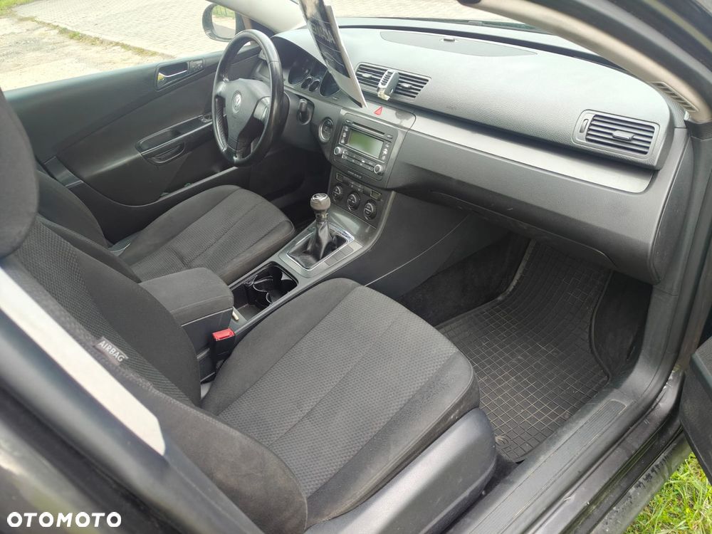 Volkswagen Passat - 8