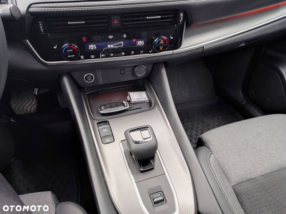 Nissan Qashqai 1.3 DIG-T mHEV N-Connecta Xtronic - 24