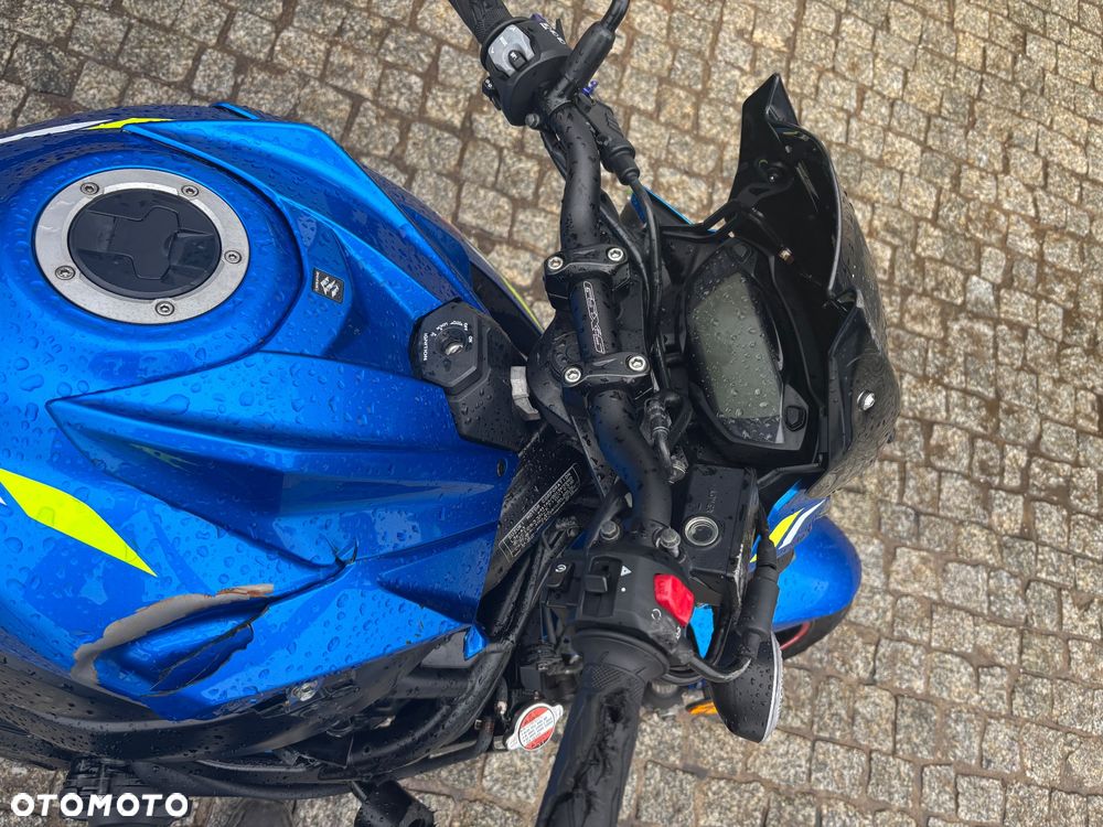 Suzuki GSX - 6