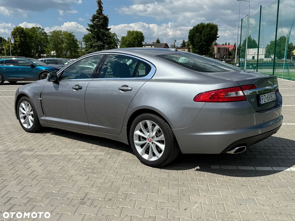 Jaguar XF 2.7 V6 D Luxury - 2