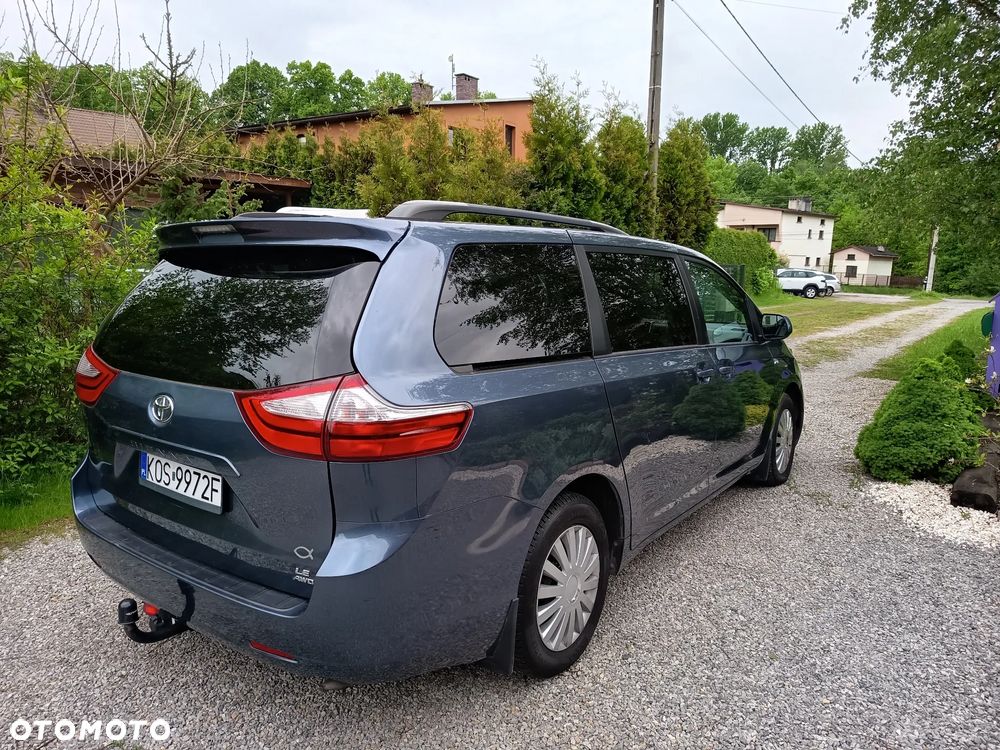 Toyota Sienna - 3