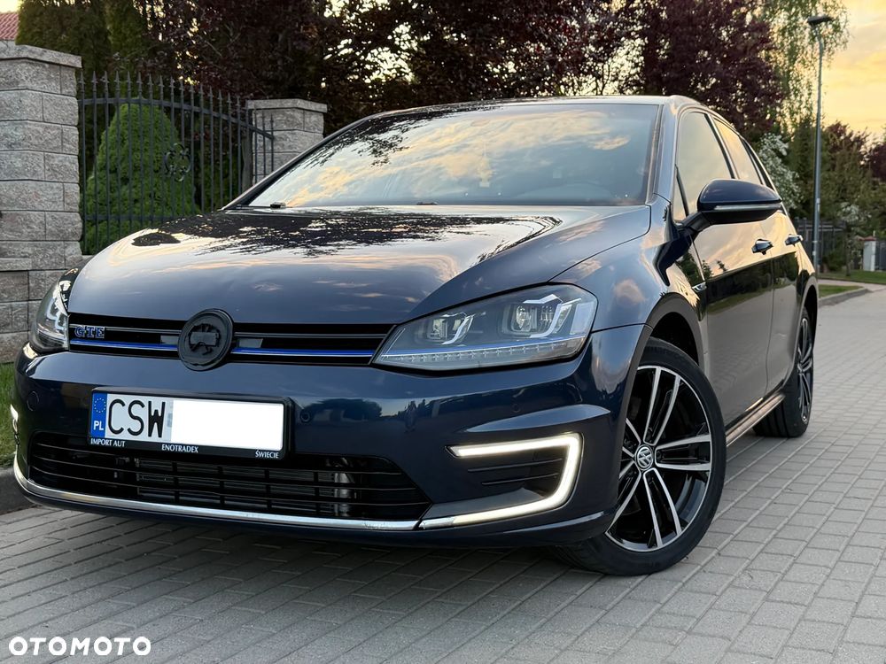 Volkswagen Golf - 1