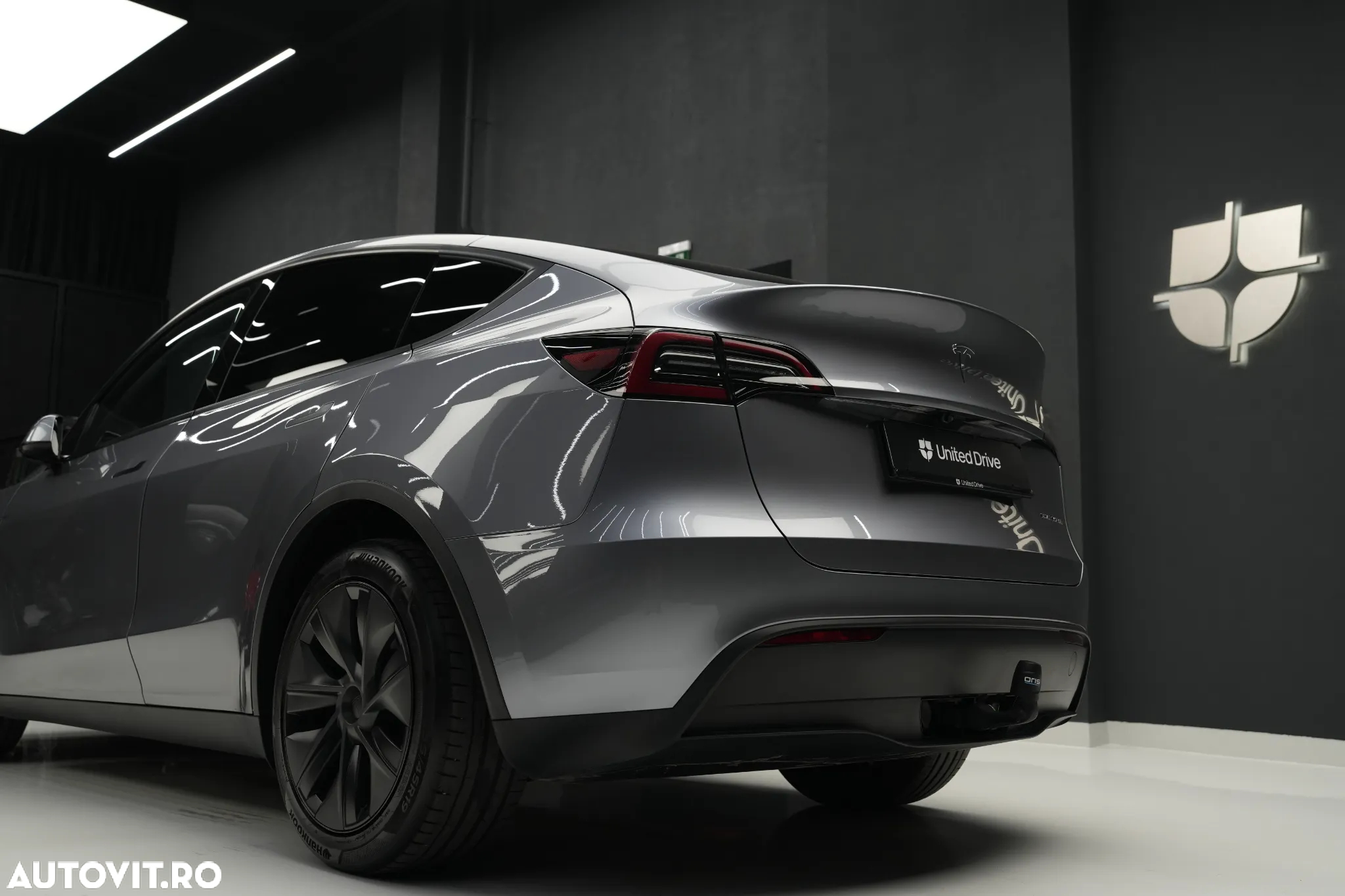 Tesla Model Y AWD Long Range - 32