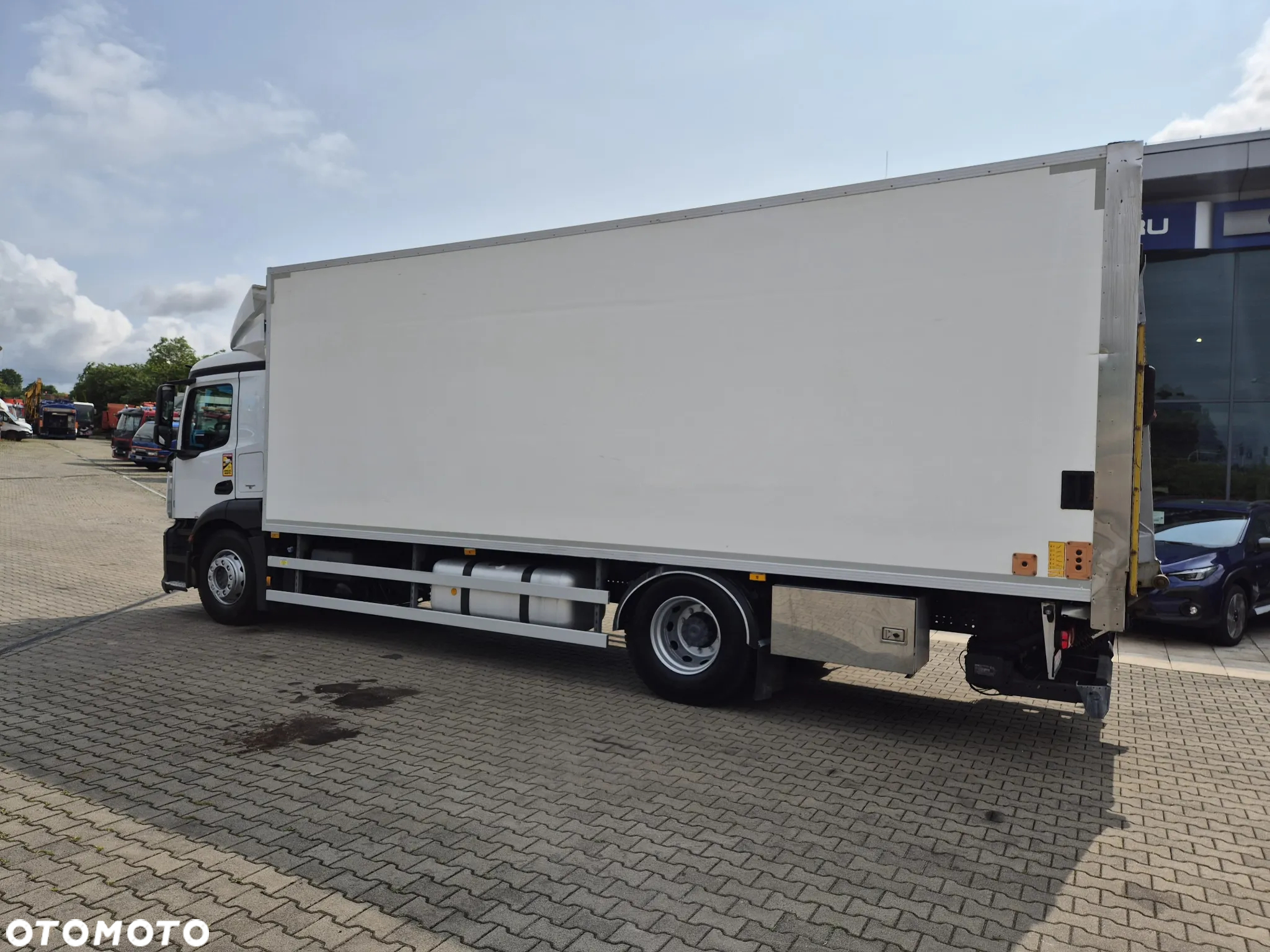 Mercedes-Benz Antos 1830 L / KONTENER / BEZWYPADKOWY / 1WŁ. / SERWISOWANY / WINDA 2000KG / EURO 6 / 18 EP - 11