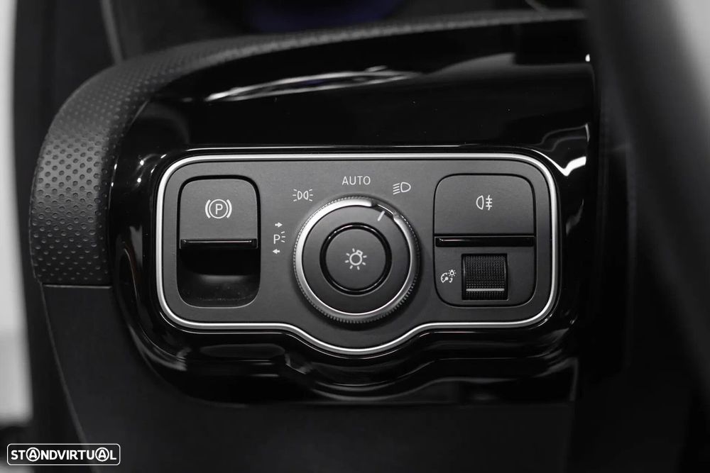 Mercedes-Benz A 180 - 35