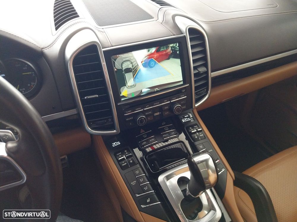 Porsche Cayenne - 17