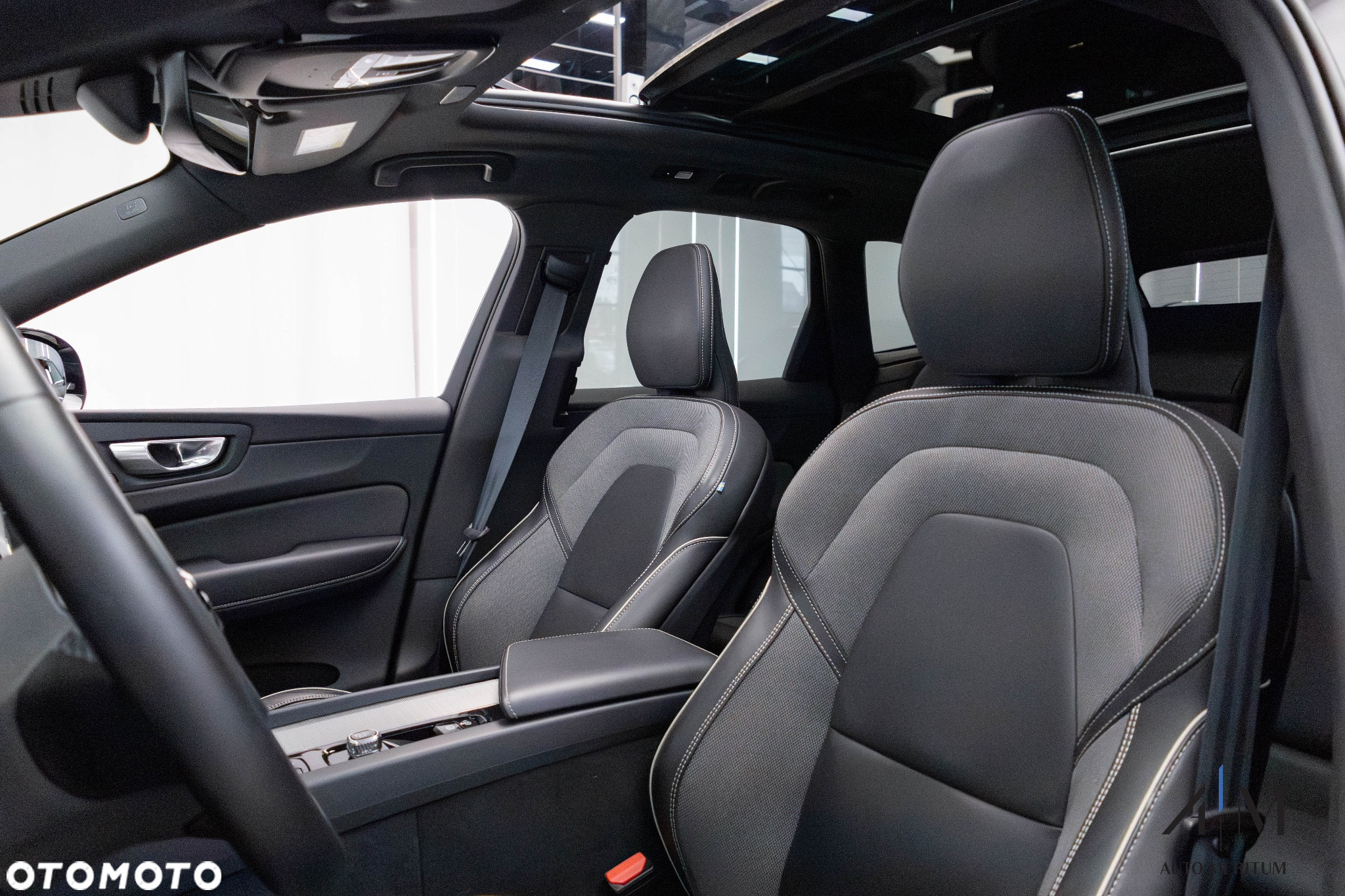Volvo XC 60 B4 D AWD Plus Dark - 16