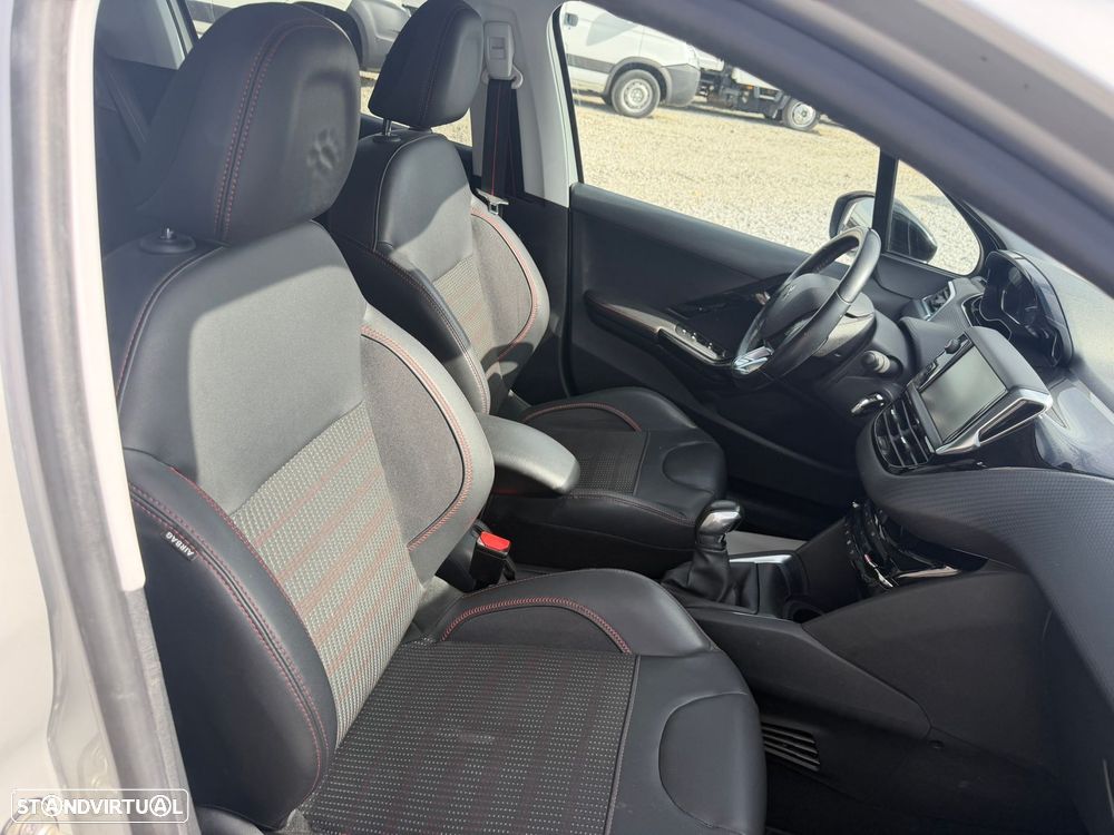 Peugeot 208 1.2 PureTech GT Line - 11
