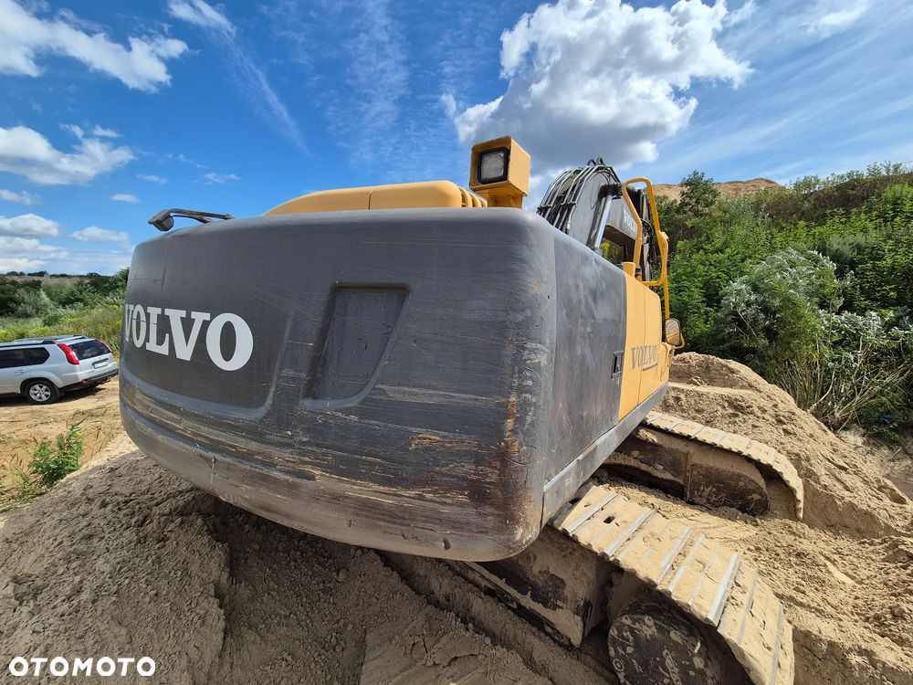 Volvo EC 240 C N L - 17
