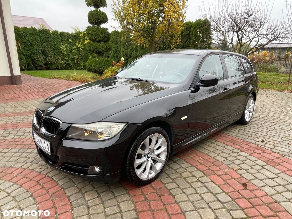 BMW Seria 3 318i Touring - 10