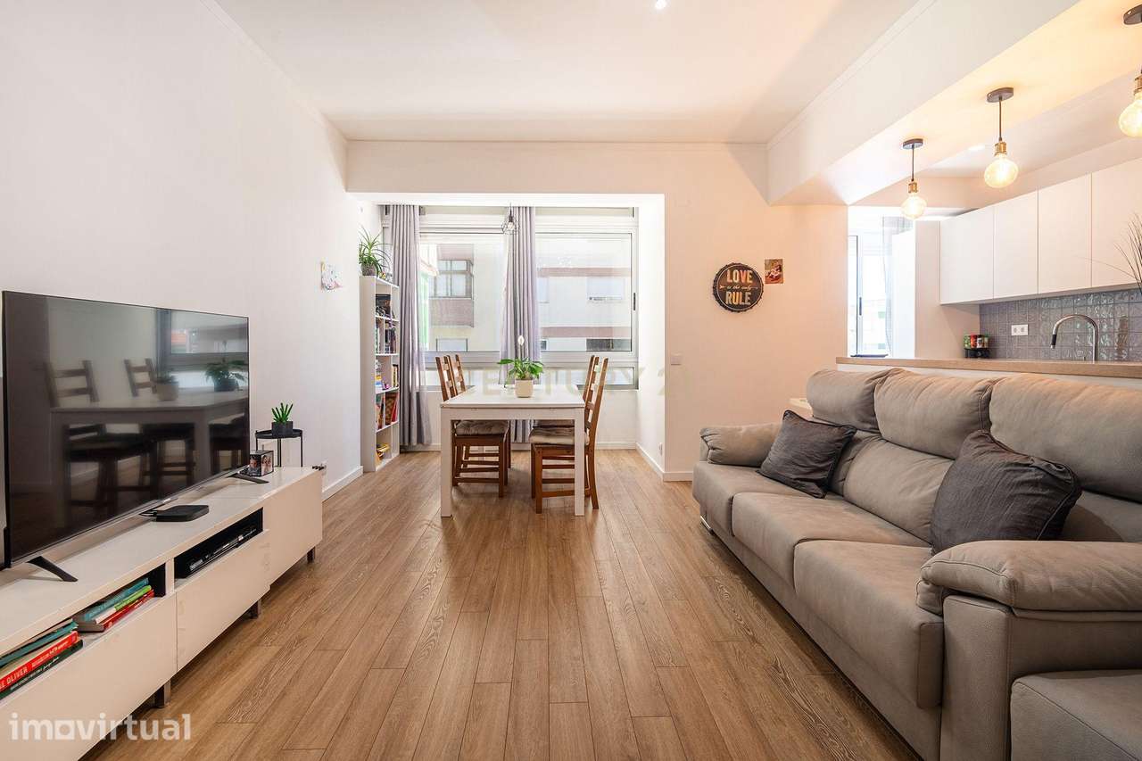 Apartamento Renovado T2 em Oeiras, ótimas áreas e com tudo perto de si - Grande imagem: 3/38