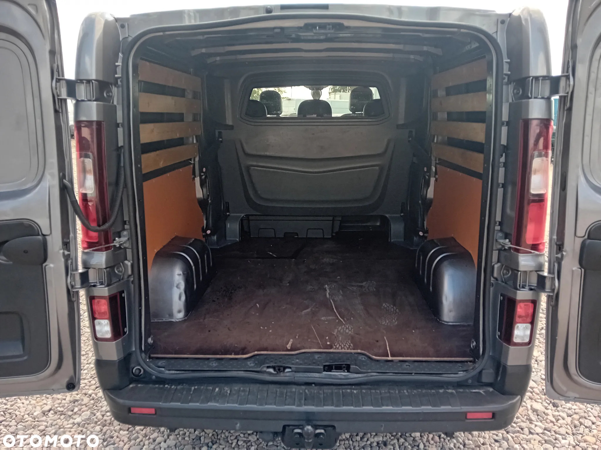 Nissan NV300 - 10