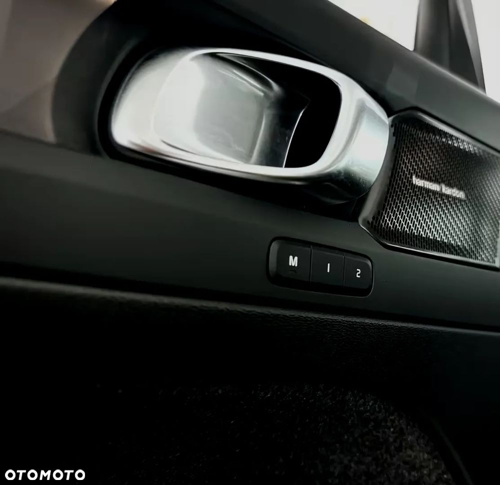 Volvo XC 40 82kWh Recharge Extended Range Ultimate - 19