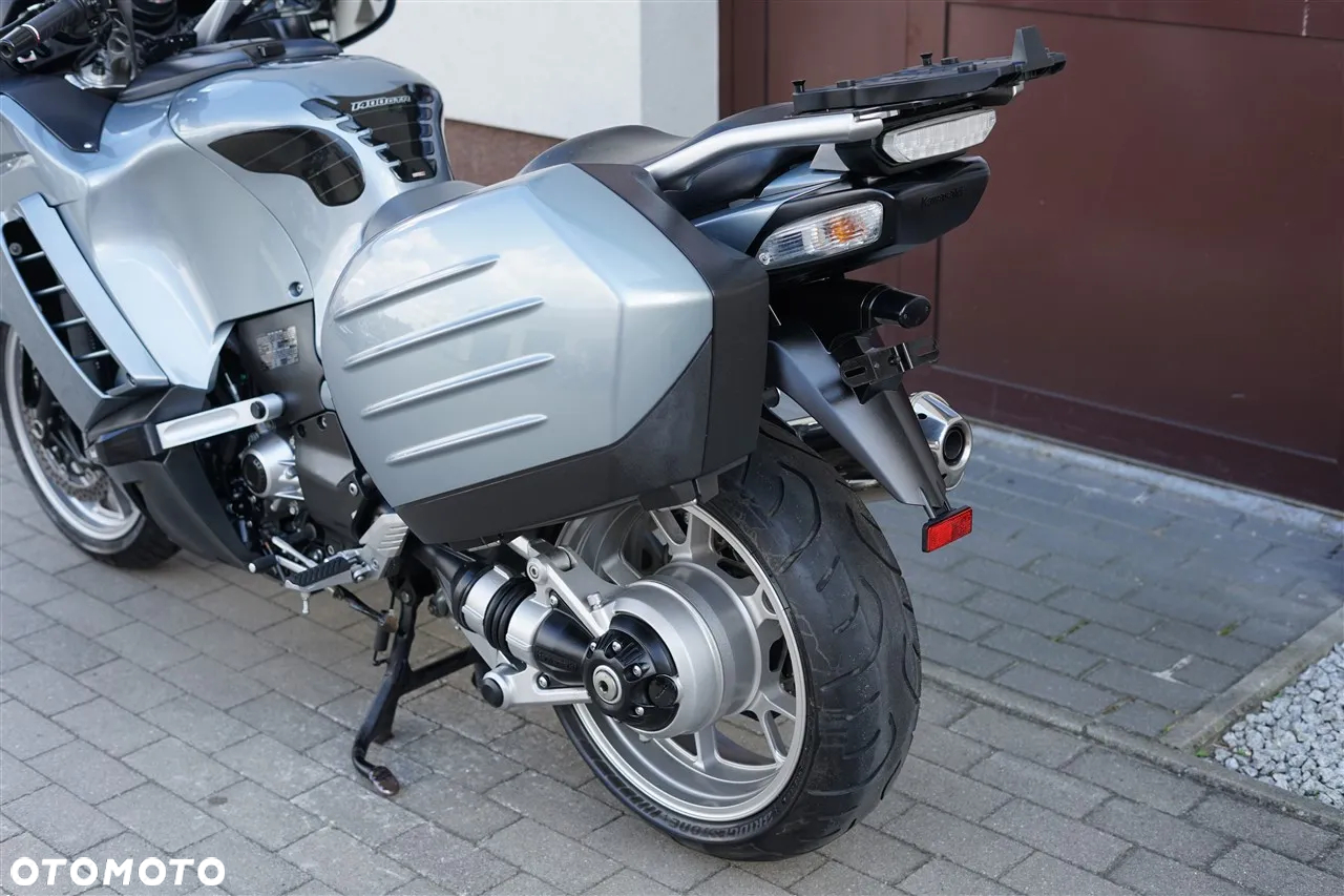 Kawasaki GTR - 23