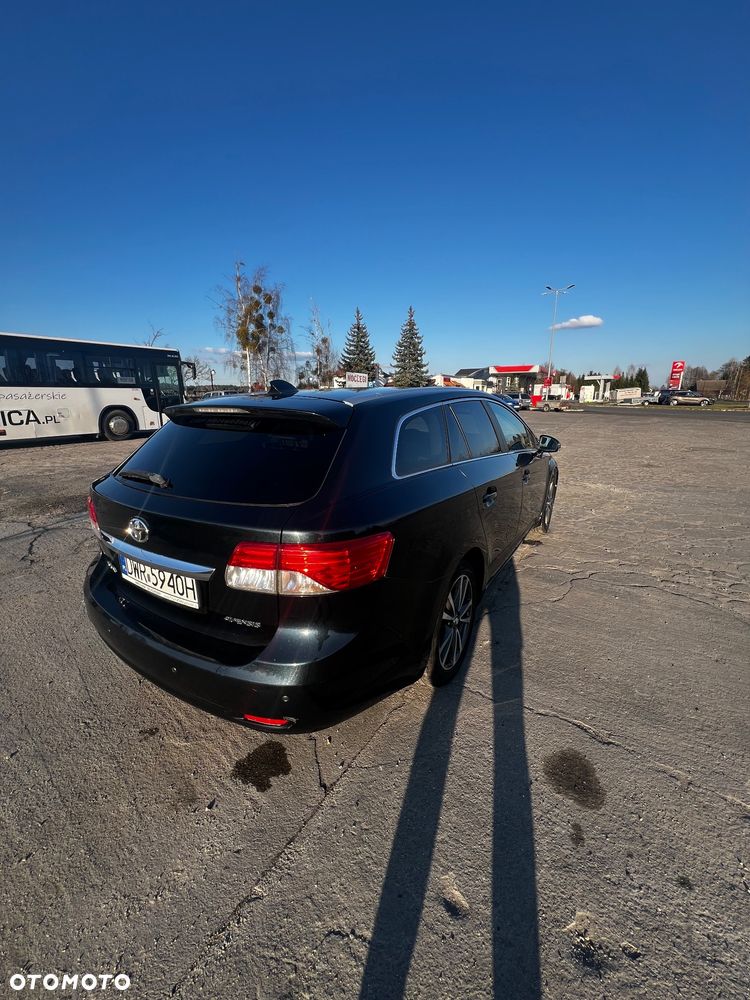 Toyota Avensis 2.0 D-4D Premium - 2