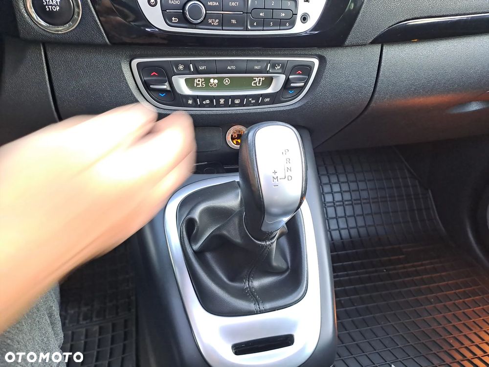 Renault Grand Scenic 2.0 16V 140 CVT Bose Edition - 20