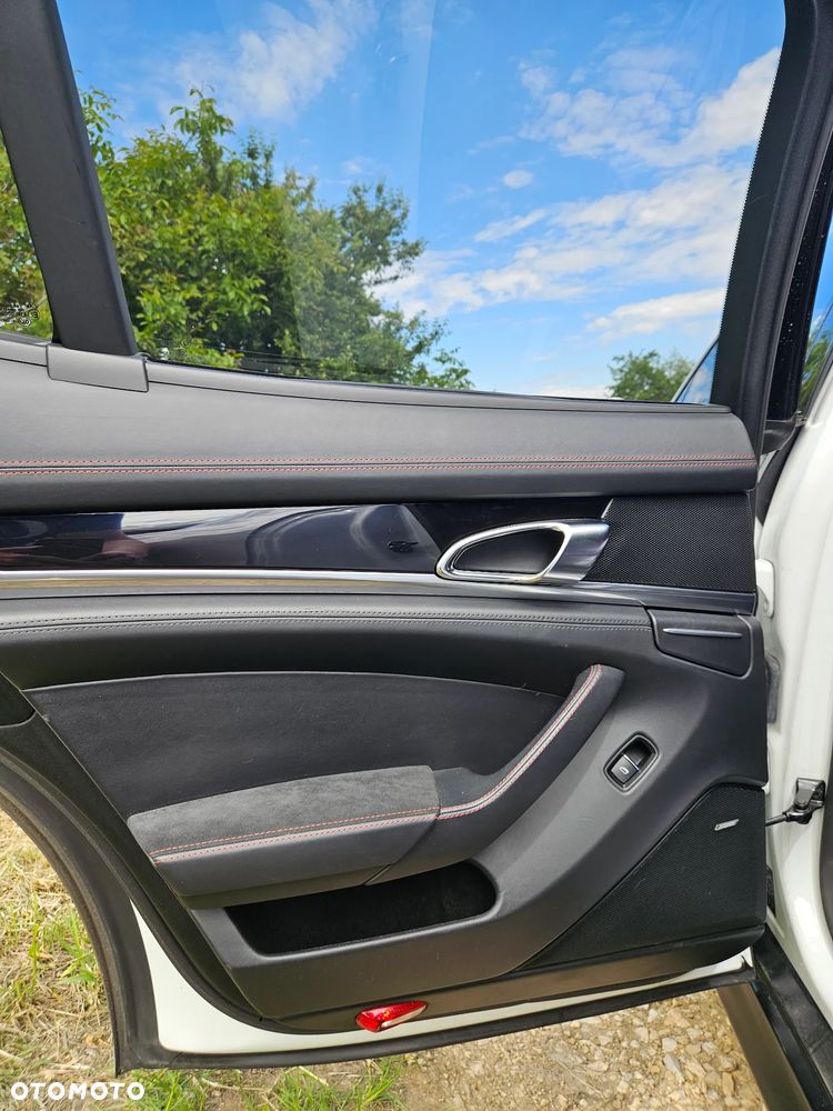 Porsche Panamera - 17