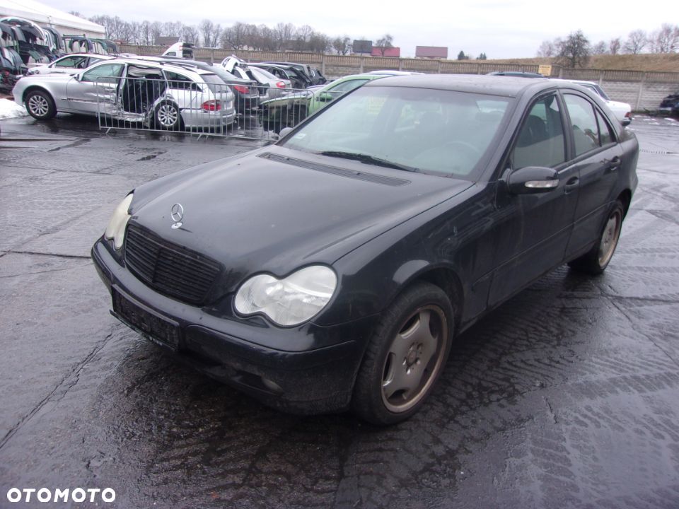 ZDERZAK PRZÓD Mercedes C-klasa W203 - 2