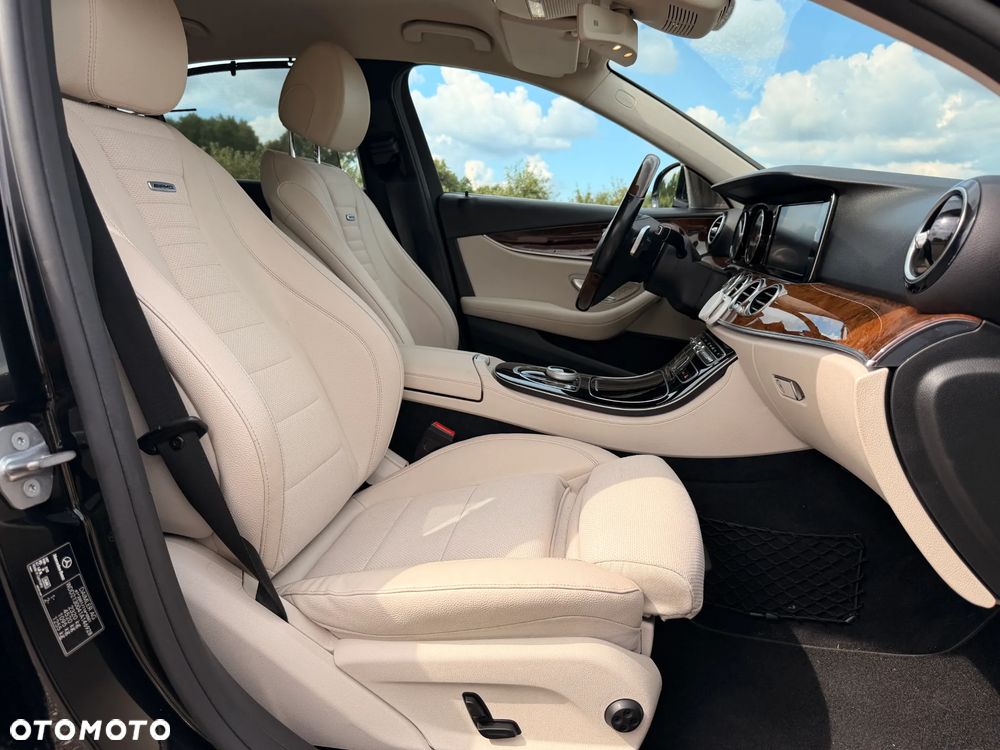 Mercedes-Benz Klasa E 220 d 4-Matic 9G-TRONIC - 14