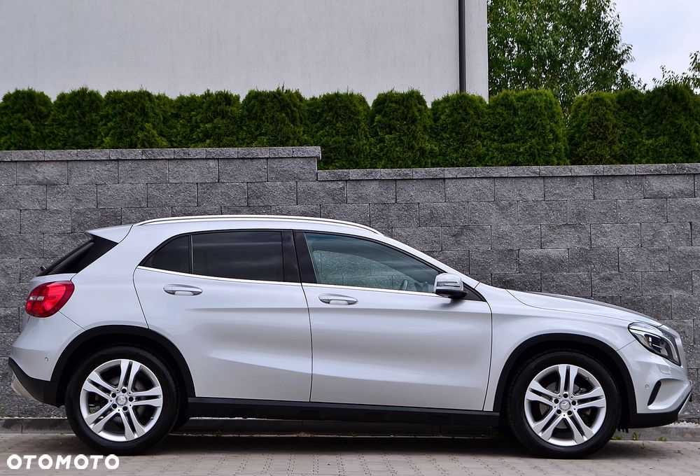 Mercedes-Benz GLA 200 UrbanStyle Edition - 4