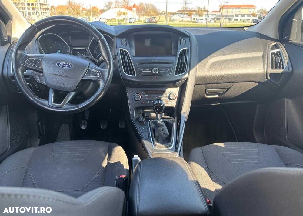 Ford Focus - 8