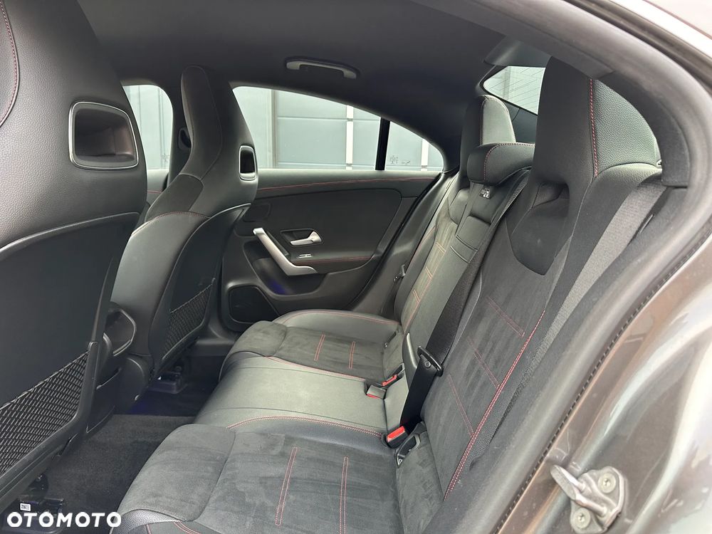 Mercedes-Benz CLA 200 AMG Line 7G-DCT - 35