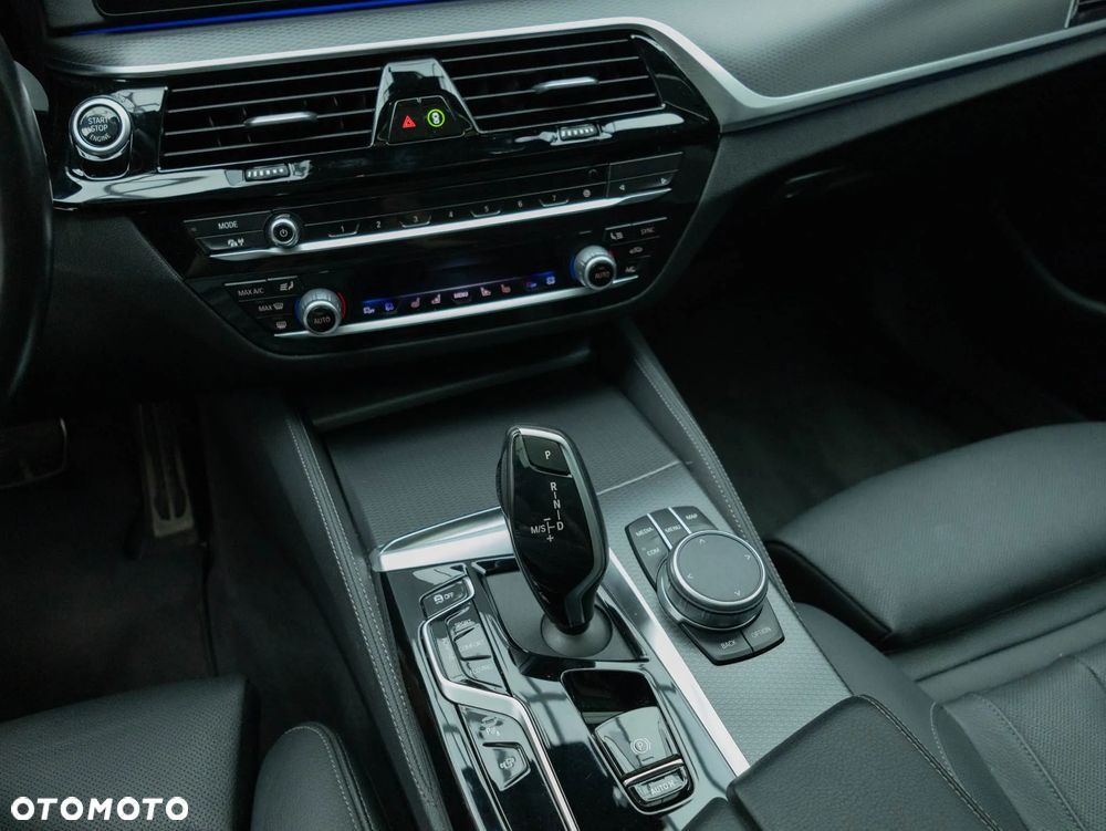 BMW Seria 5 530i xDrive M Sport sport - 31