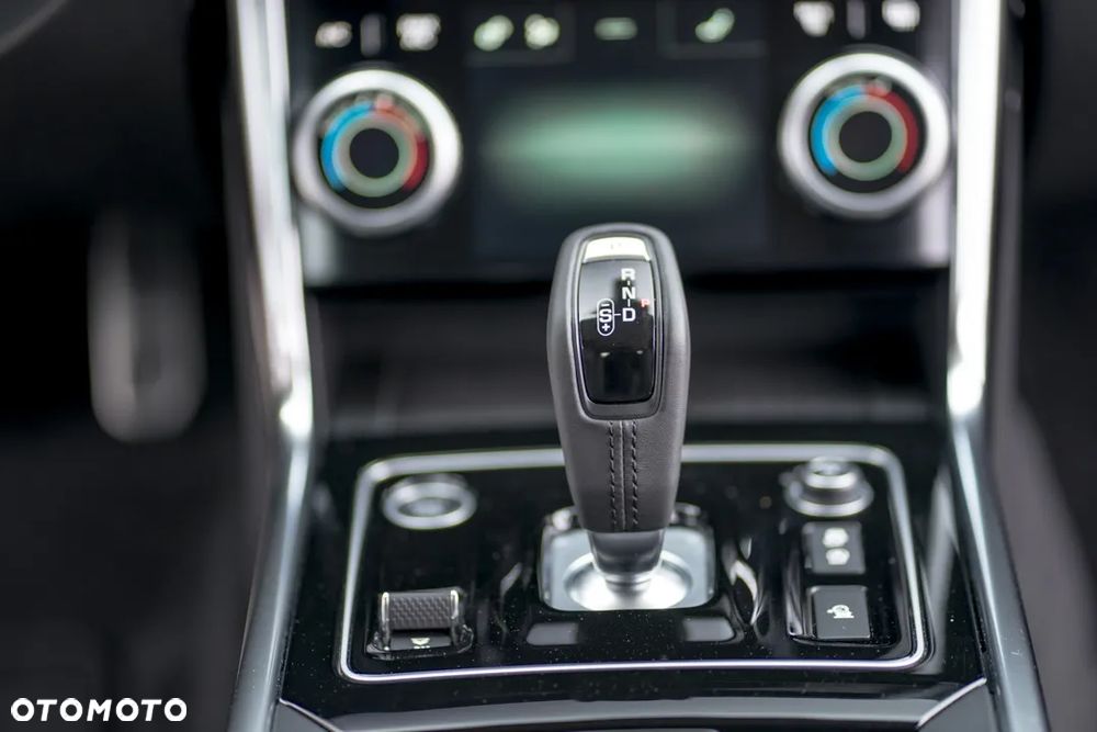 Jaguar XE 2.0 D180 HSE - 16