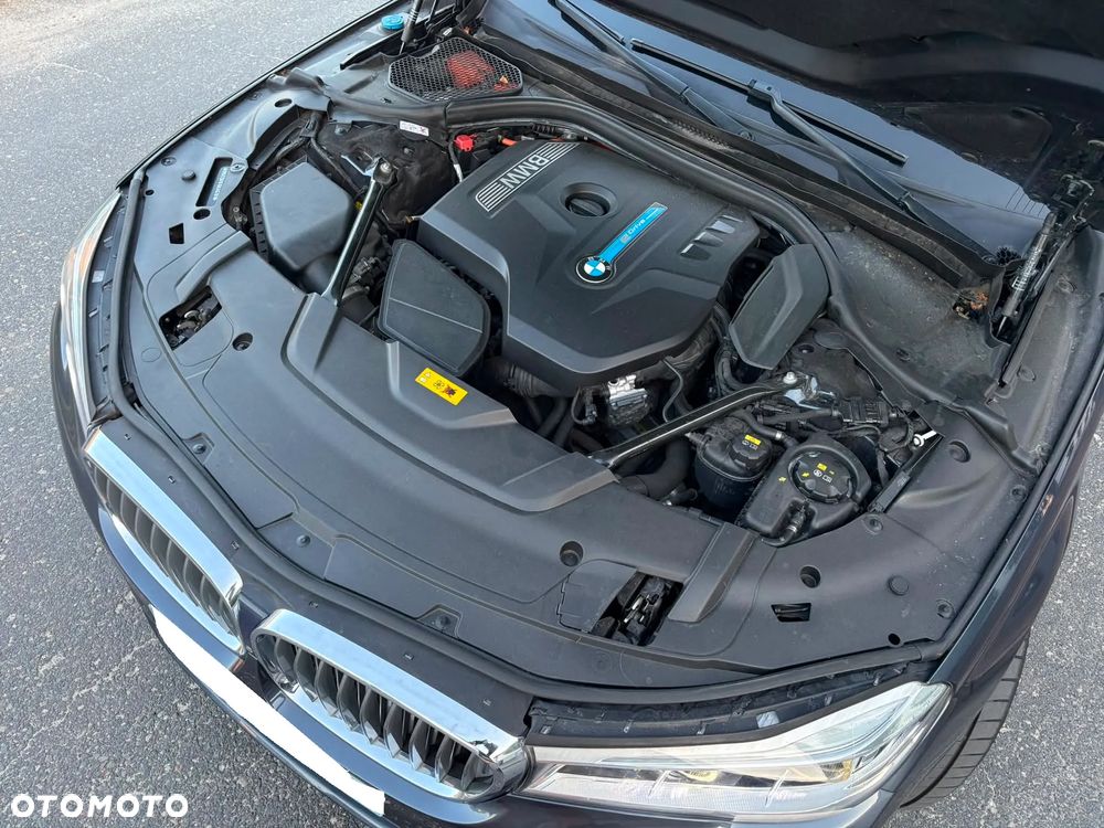 BMW Seria 7 740e iPerformance - 28