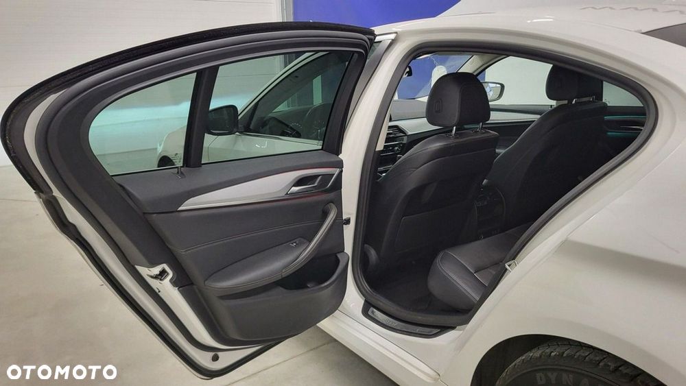 BMW Seria 5 518d mHEV - 21