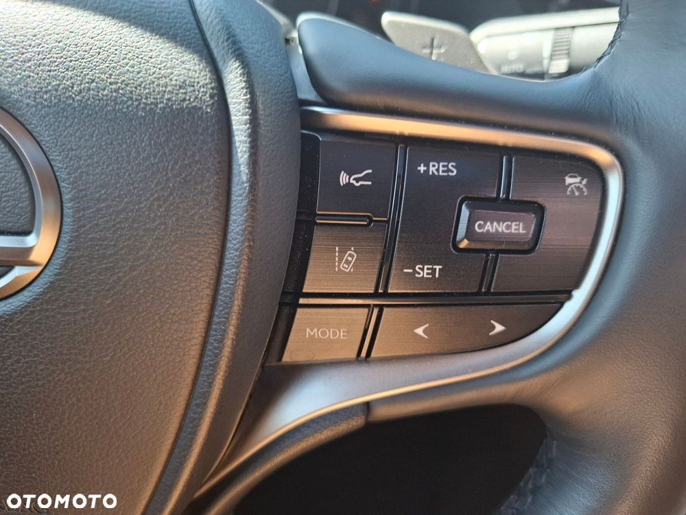 Lexus ES 300h Business Edition - 32