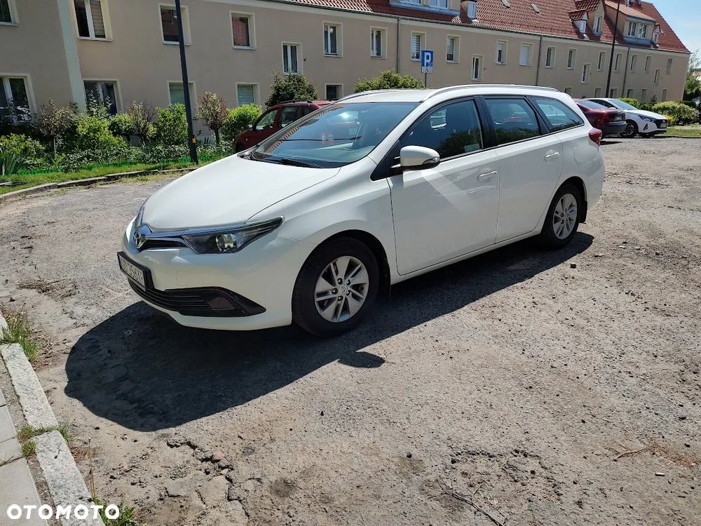 Toyota Auris - 1