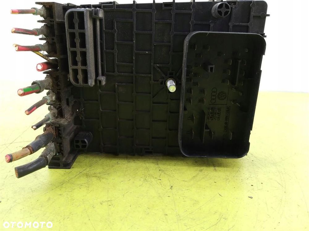 Skrzynka bezpieczników VW Passat  B6 2005-2010 63592777 - 3