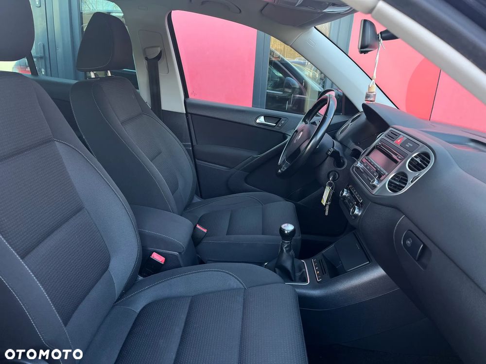 Volkswagen Tiguan 2.0 TDI DPF BlueMotion Technology Exclusive - 25