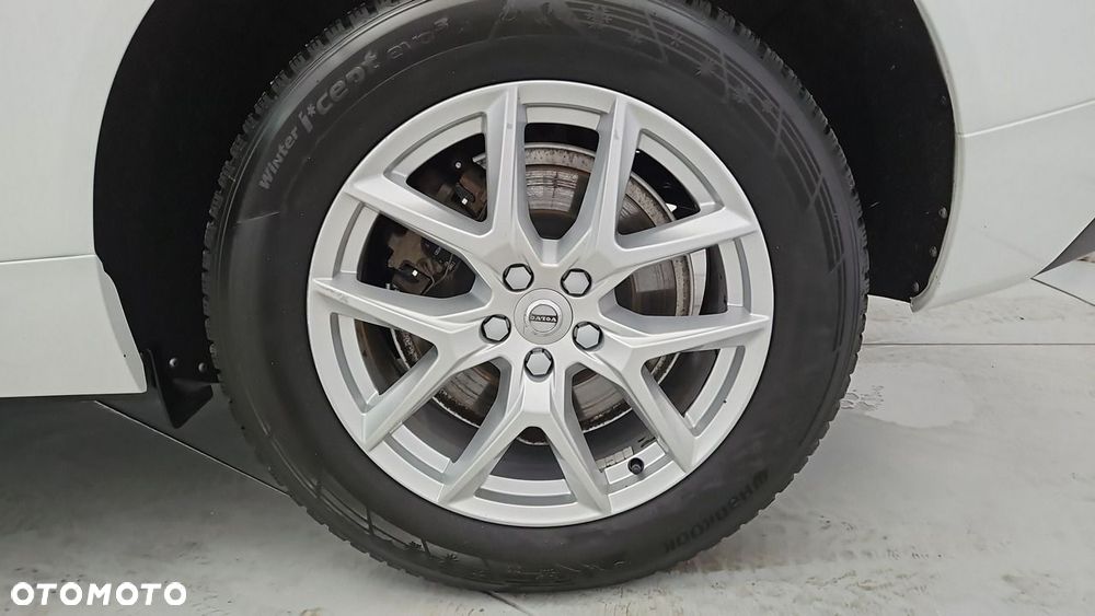 Volvo XC 60 B4 B Momentum Pro - 22