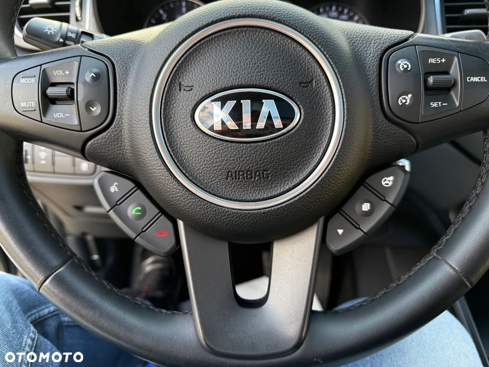 Kia Carens - 33