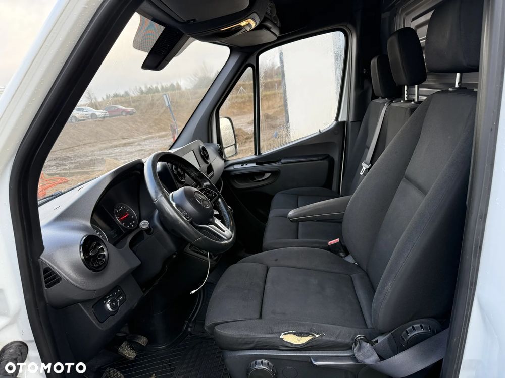 Mercedes-Benz Sprinter - 11