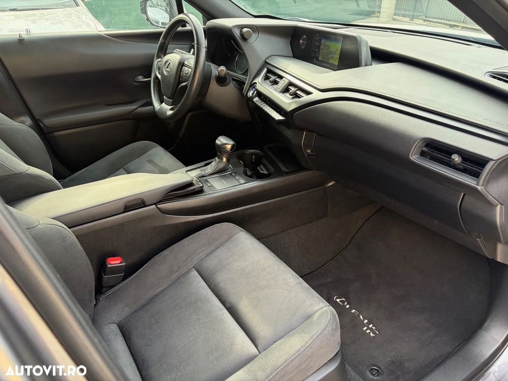 Lexus UX 250h Business Edition - 21