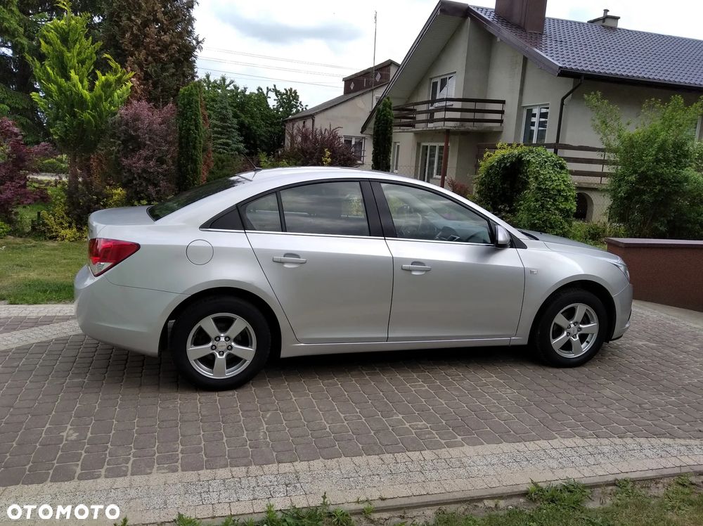 Chevrolet Cruze 1.6 LS - 6