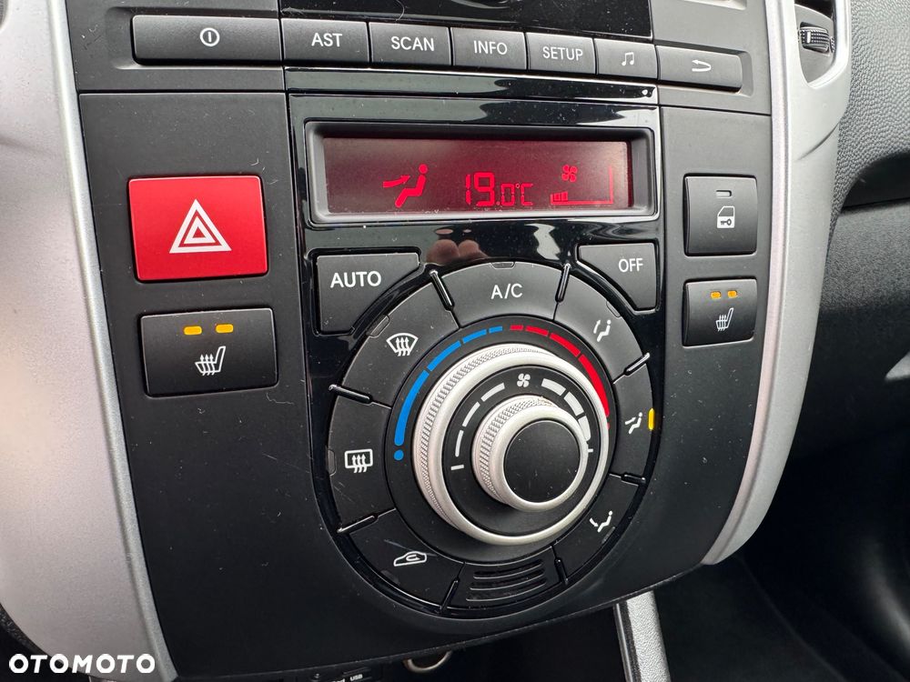 Kia Venga 1.4 CVVT UEFA EURO 2016 - 32