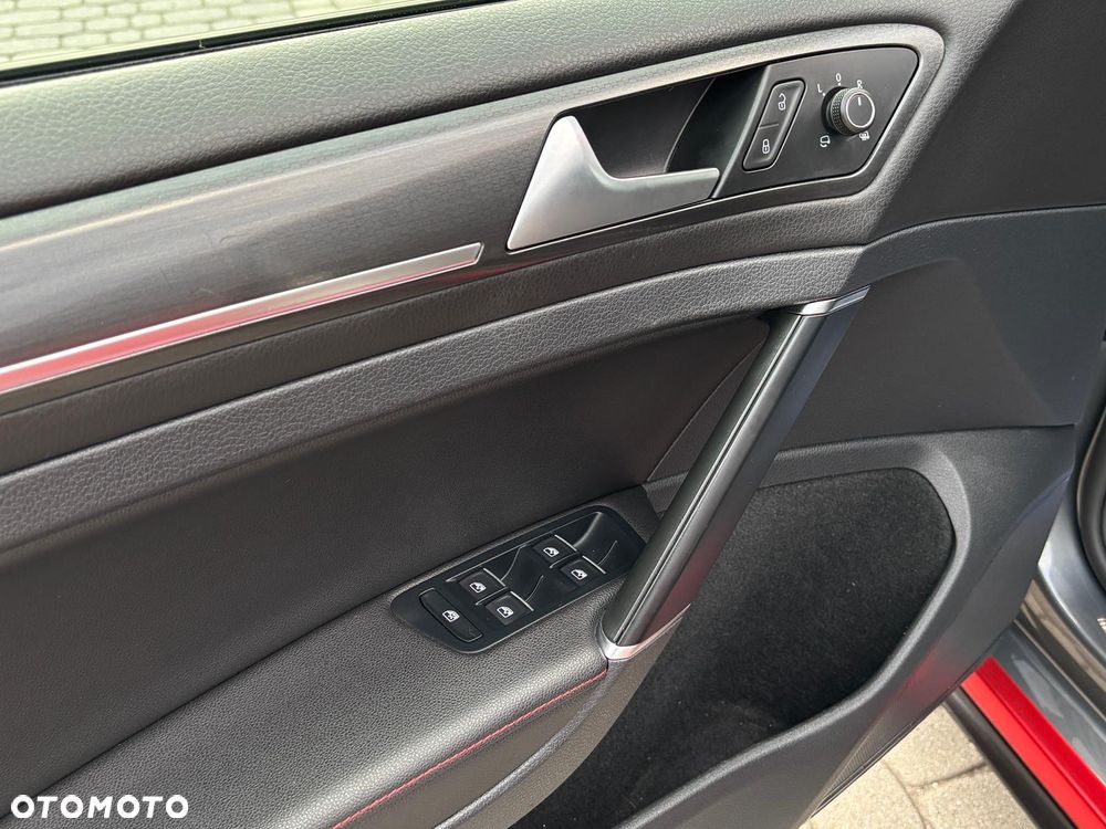 Volkswagen Golf GTI (BlueMotion Technology) DSG Performance - 24