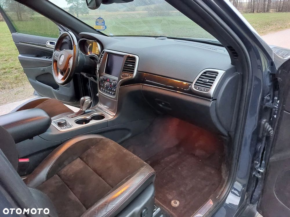 Jeep Grand Cherokee - 32