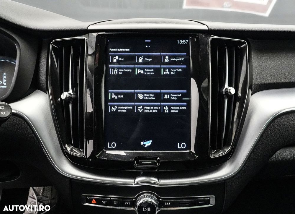 Volvo XC 60 T8 Twin Engine AWD Momentum Pro - 25