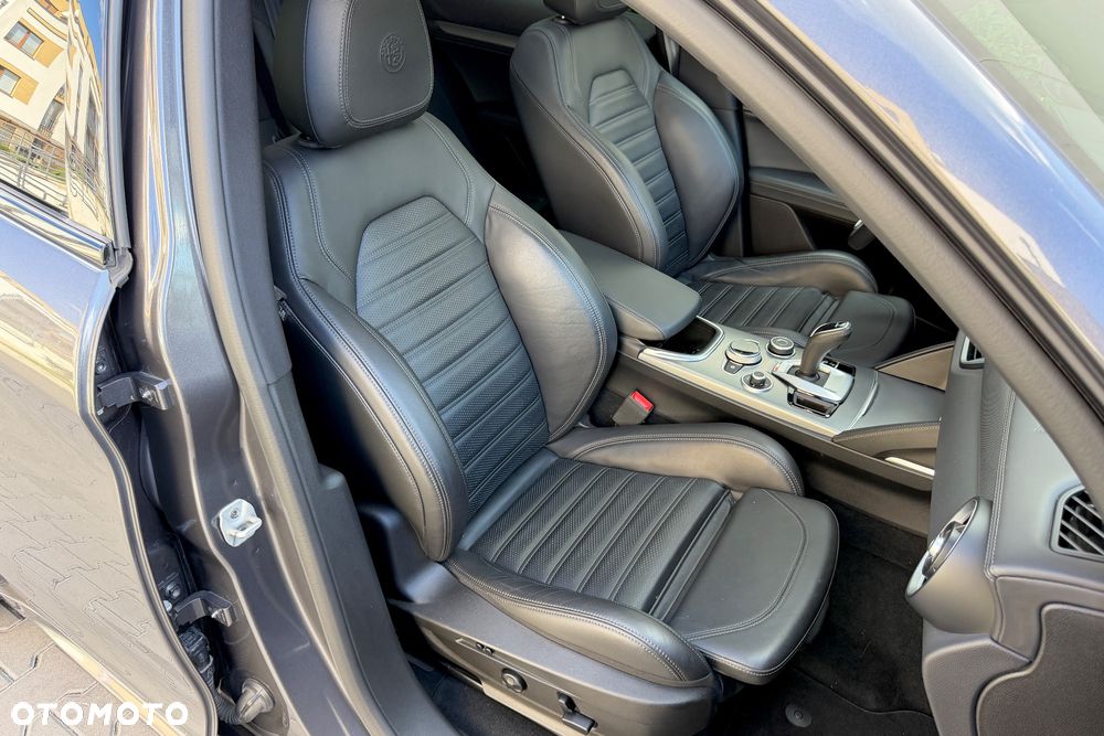 Alfa Romeo Stelvio 2.0 Turbo Veloce Q4 - 13