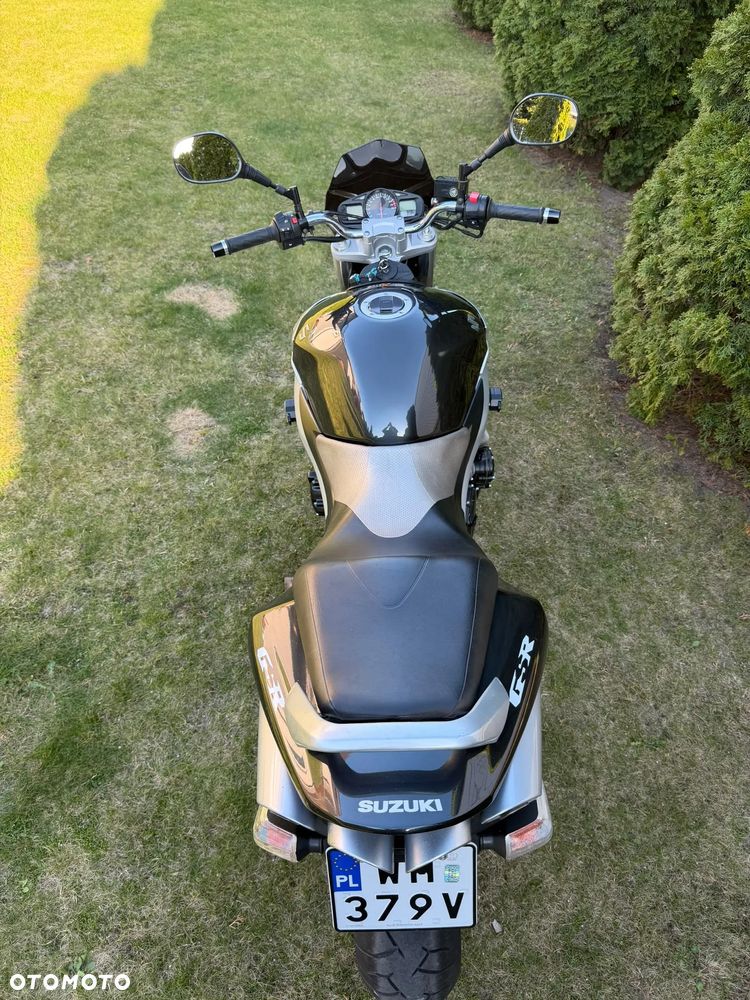 Suzuki GSR - 15