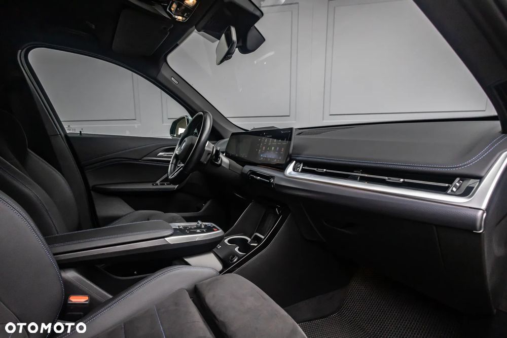 BMW iX1 xDrive30 66.5kWh M Sport - 6