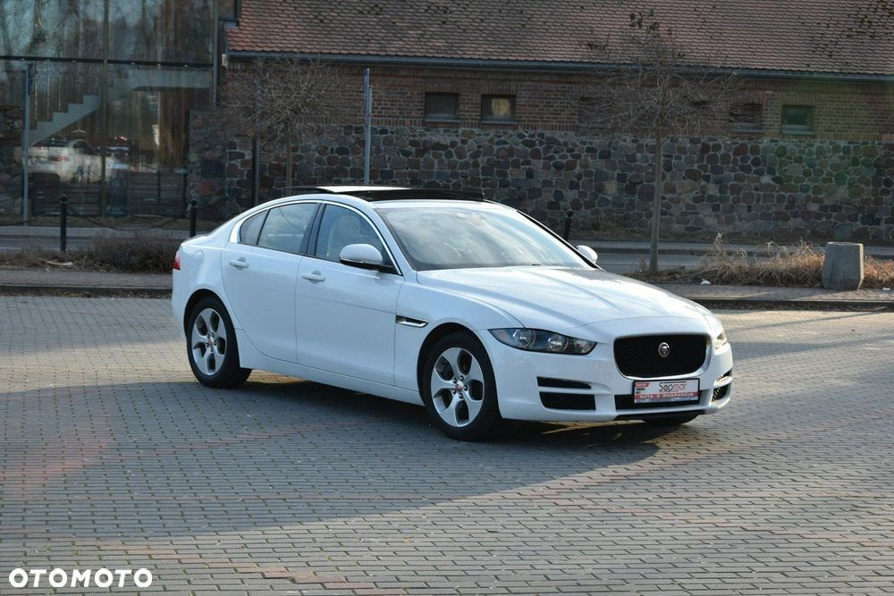 Jaguar XE - 7