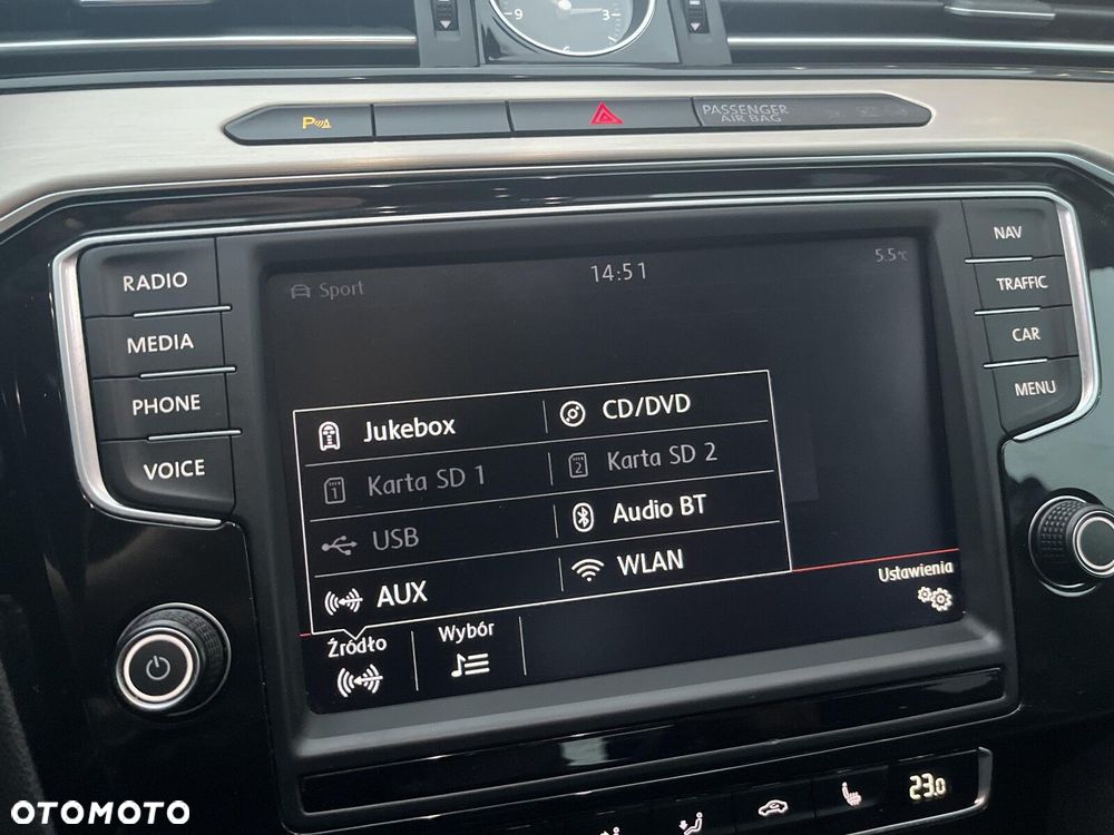 Volkswagen Passat 1.8 TSI BMT Highline - 24