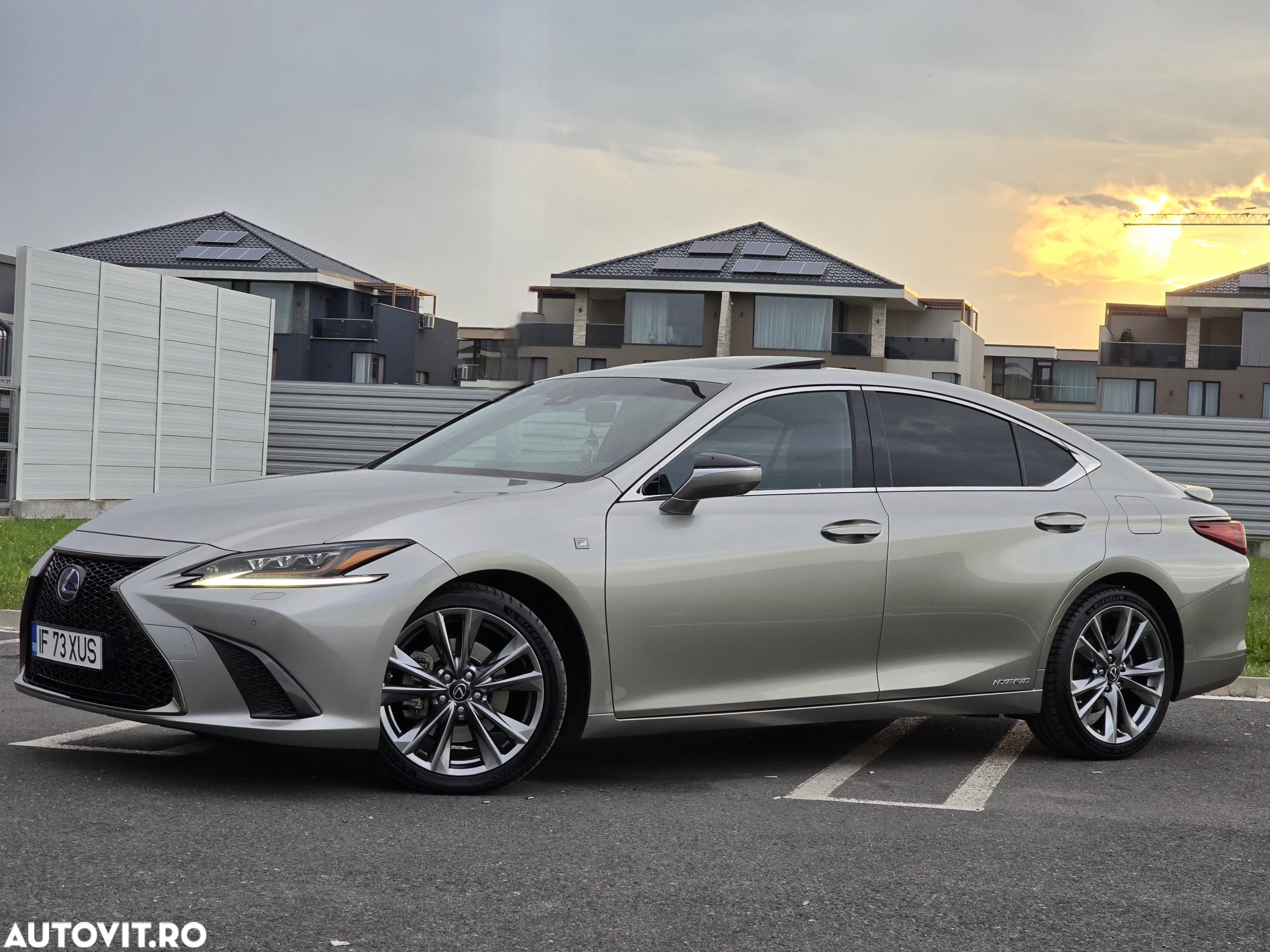 Lexus Seria ES 300h F Sport - 3